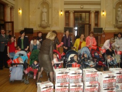 16 March 2012 Submission of citizens’ signatures calling for the abolition of VAT and limitation of trade margins on baby equipment and food